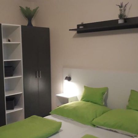 Szaloky Apartmanhaz Gyenesdiás Екстериор снимка