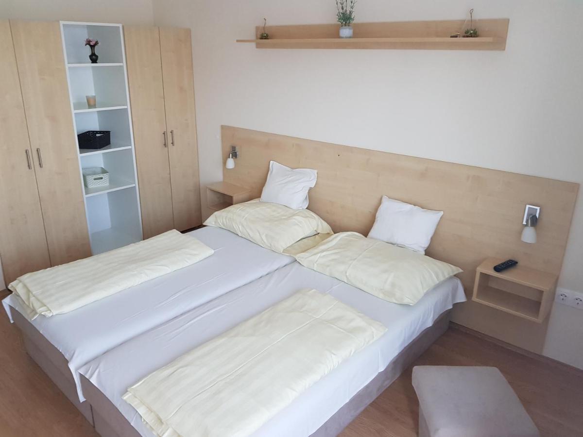 Szaloky Apartmanhaz Gyenesdiás Екстериор снимка