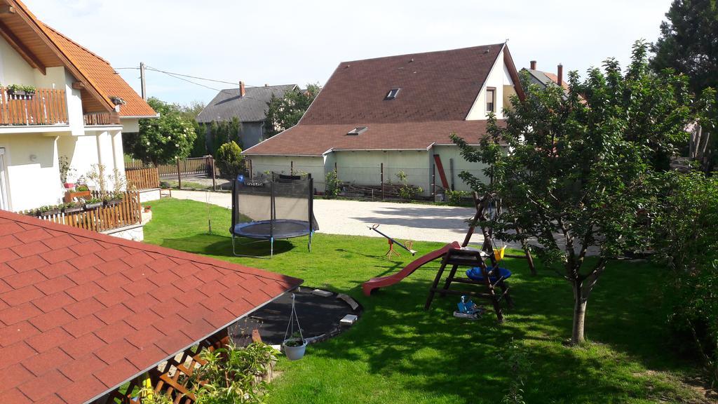 Szaloky Apartmanhaz Gyenesdiás Екстериор снимка