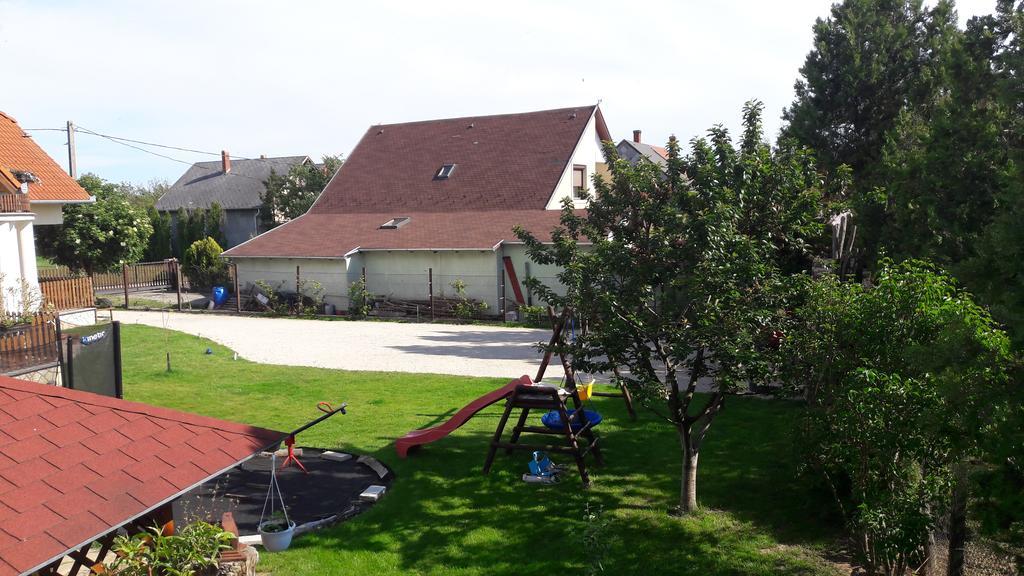 Szaloky Apartmanhaz Gyenesdiás Екстериор снимка