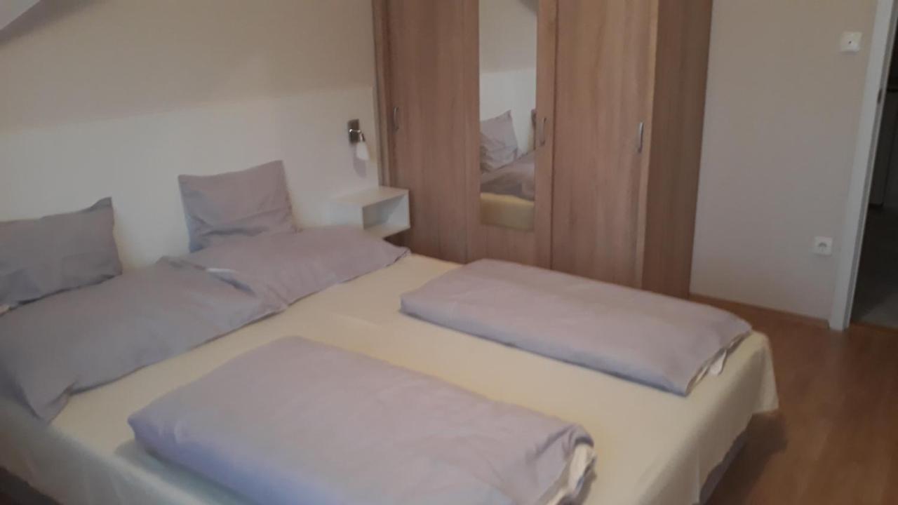 Szaloky Apartmanhaz Gyenesdiás Екстериор снимка
