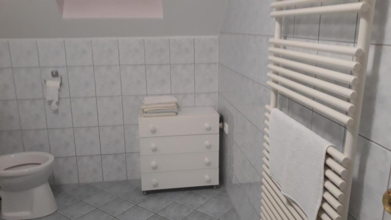 Szaloky Apartmanhaz Gyenesdiás Екстериор снимка